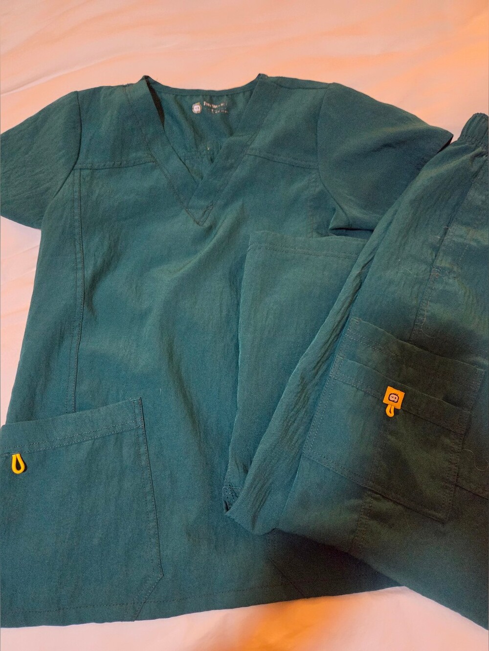 WonderWink Green Women's Scrub Set with Yellow Accent